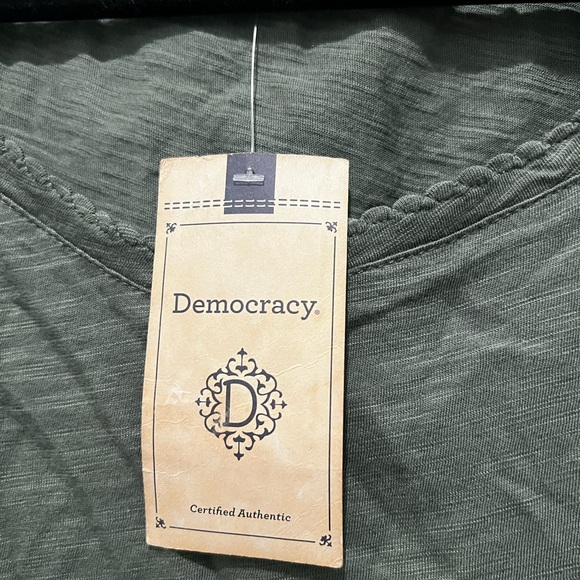 🆕 🌸 NWT Democracy Embroidered Ruffle Sleeve Knit Top – Size Small 🌸 - Picture 5 of 12